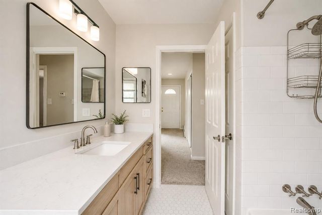 2423 Crooks Road, Royal Oak, MI 48073