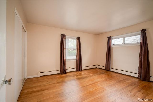 2423 Crooks Road, Royal Oak, MI 48073
