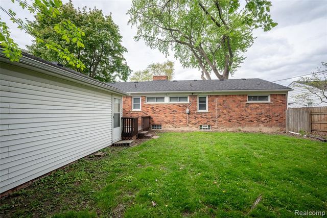 2423 Crooks Road, Royal Oak, MI 48073