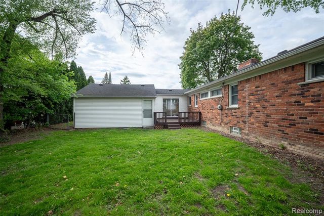 2423 Crooks Road, Royal Oak, MI 48073