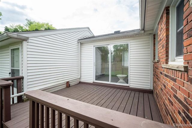 2423 Crooks Road, Royal Oak, MI 48073