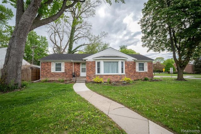 2423 Crooks Road, Royal Oak, MI 48073