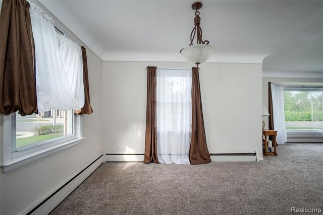 2423 Crooks Road, Royal Oak, MI 48073