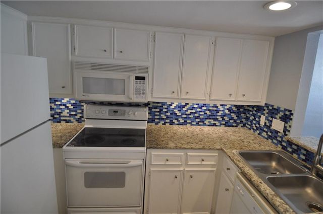 706 W 22nd ST W 305, Austin, TX 78705