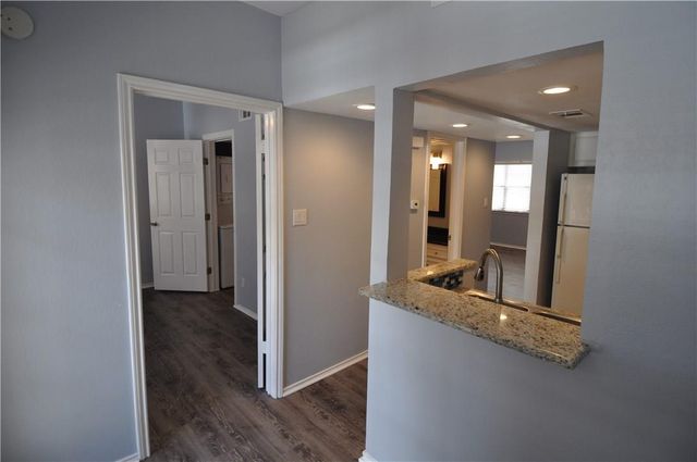 706 W 22nd ST W 305, Austin, TX 78705