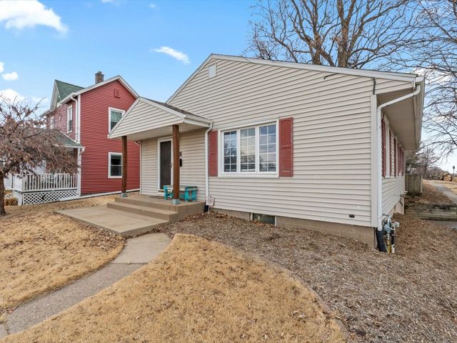 1204 W Lombard Street, Davenport, IA 52804