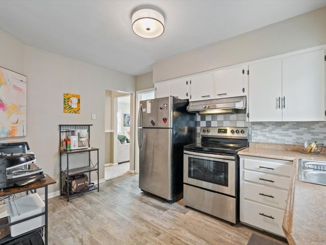 1204 W Lombard Street, Davenport, IA 52804