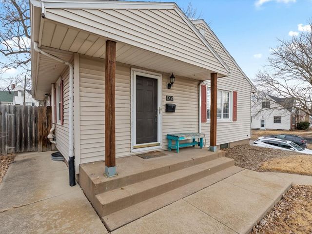 1204 W Lombard Street, Davenport, IA 52804