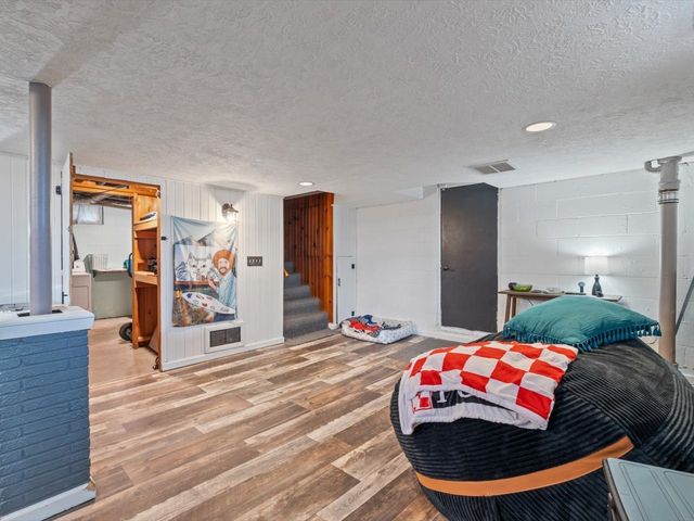 1204 W Lombard Street, Davenport, IA 52804