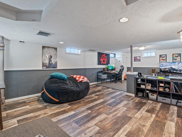 1204 W Lombard Street, Davenport, IA 52804