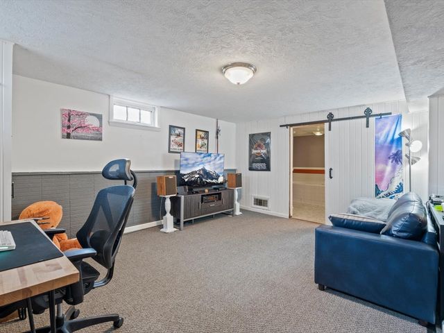 1204 W Lombard Street, Davenport, IA 52804