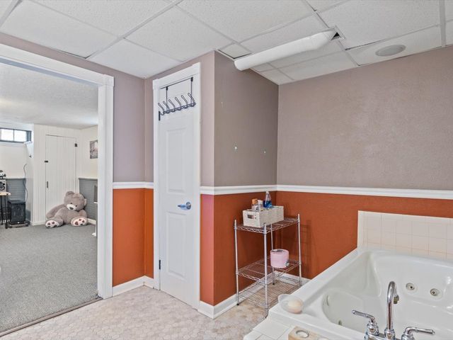 1204 W Lombard Street, Davenport, IA 52804