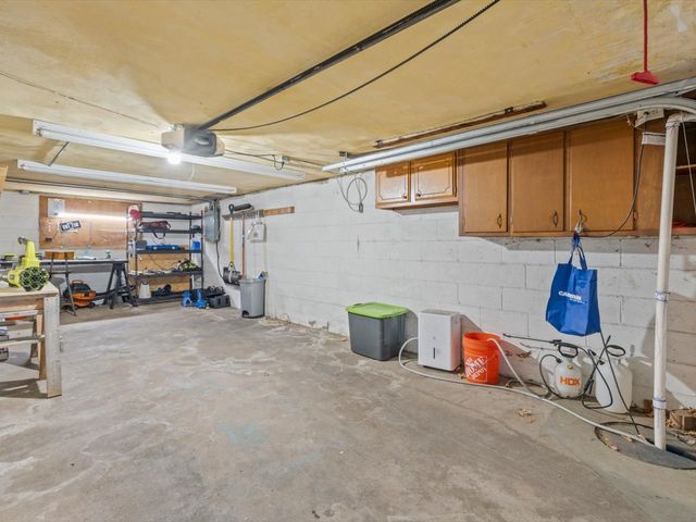 1204 W Lombard Street, Davenport, IA 52804