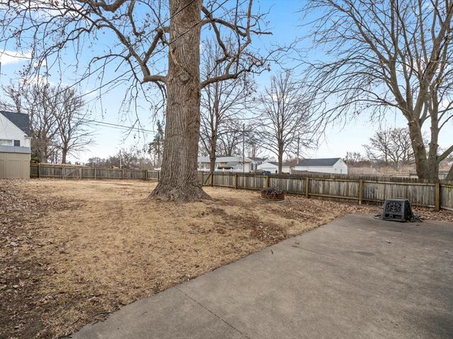 1204 W Lombard Street, Davenport, IA 52804