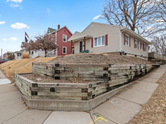 1204 W Lombard Street, Davenport, IA 52804