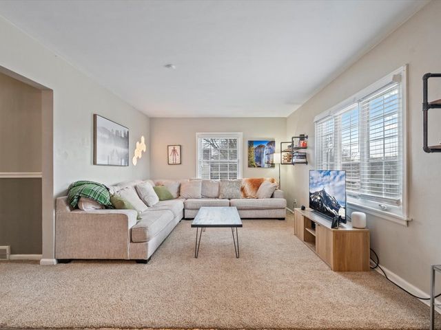 1204 W Lombard Street, Davenport, IA 52804