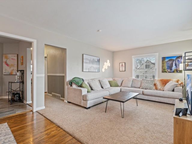 1204 W Lombard Street, Davenport, IA 52804