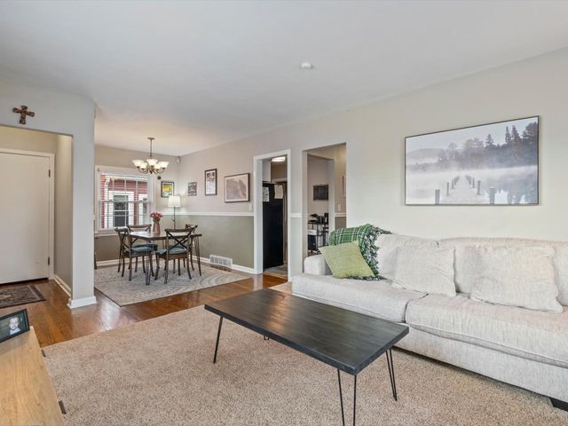 1204 W Lombard Street, Davenport, IA 52804