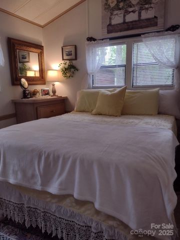 128 Overlook Drive, Spruce Pine, NC 28777