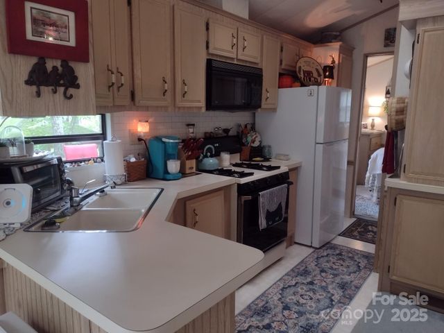 128 Overlook Drive, Spruce Pine, NC 28777