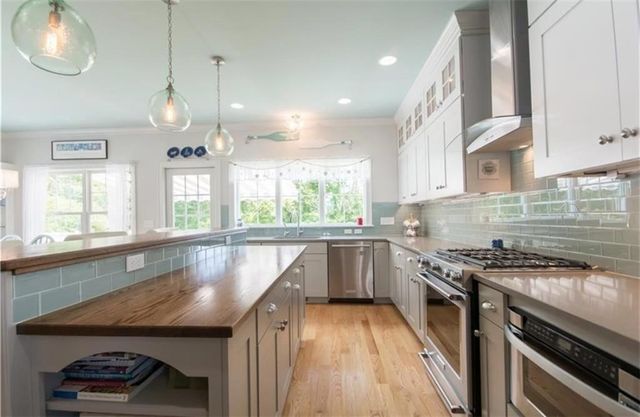 10 Julia Court, Middletown, RI 02842