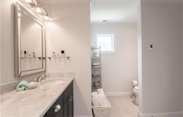 10 Julia Court, Middletown, RI 02842