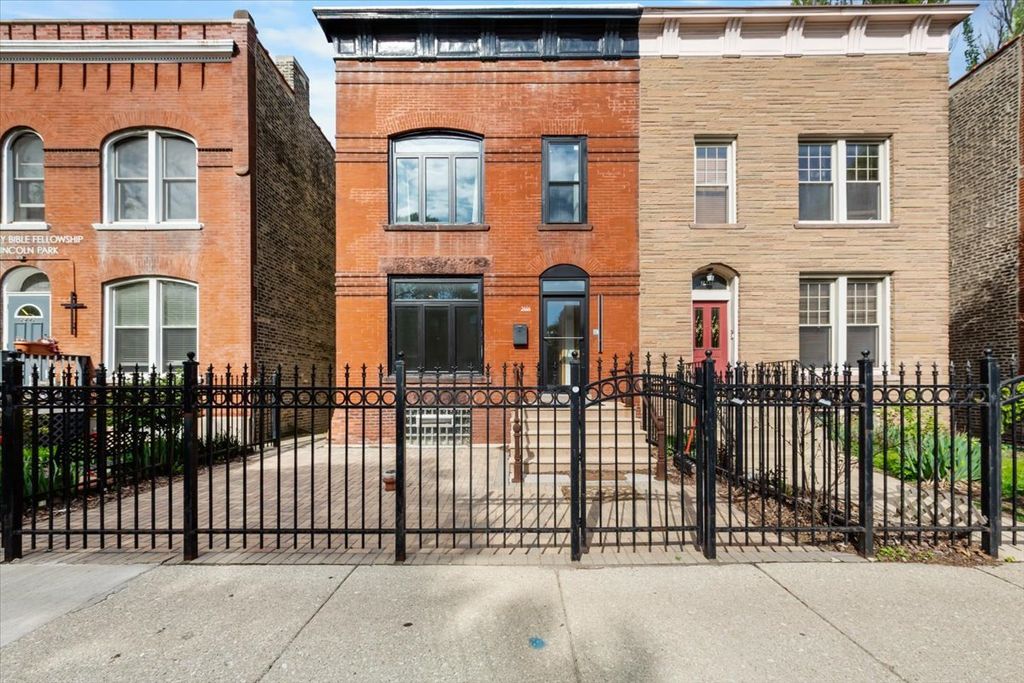 2444 N Sheffield Avenue, Chicago, IL 60614