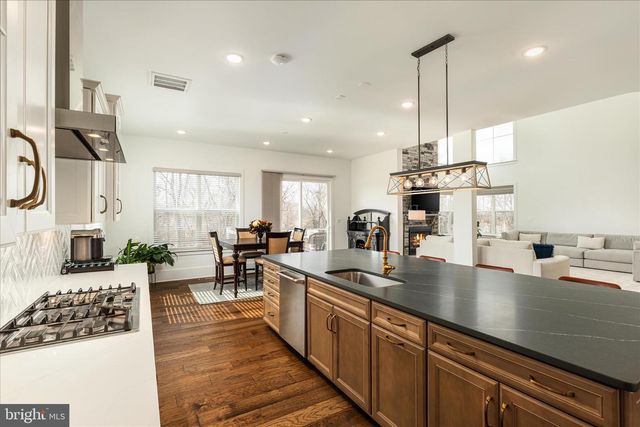 40452 WINDYHILL FARMS DR, Aldie, VA 20105