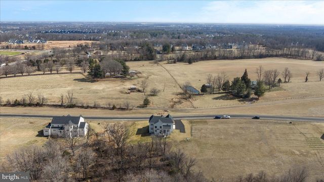 40452 WINDYHILL FARMS DR, Aldie, VA 20105