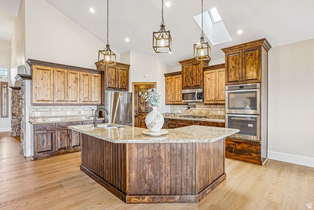 2184 E EAGLE CREST DR, Draper, UT 84020