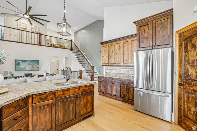 2184 E EAGLE CREST DR, Draper, UT 84020