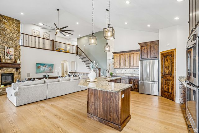 2184 E EAGLE CREST DR, Draper, UT 84020