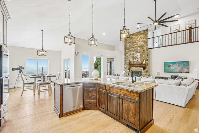 2184 E EAGLE CREST DR, Draper, UT 84020