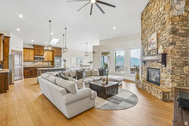 2184 E EAGLE CREST DR, Draper, UT 84020