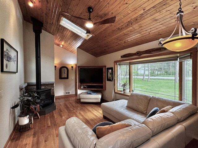 N64W34206 Bayview ROAD, Oconomowoc, WI 53066