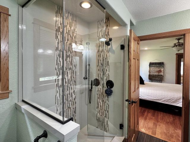 N64W34206 Bayview ROAD, Oconomowoc, WI 53066
