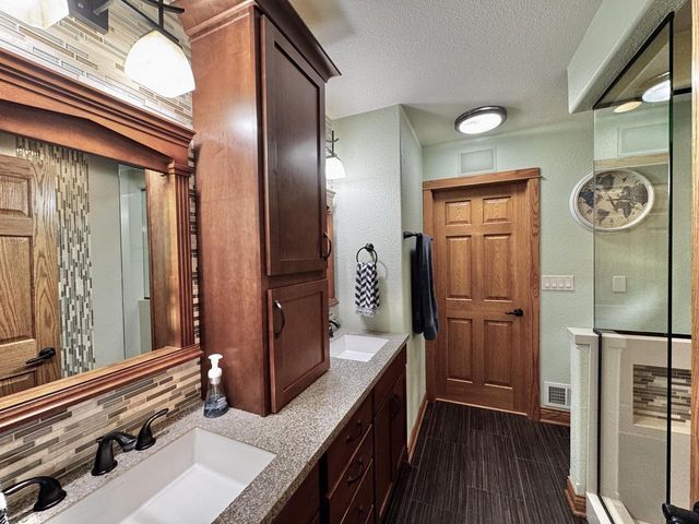 N64W34206 Bayview ROAD, Oconomowoc, WI 53066