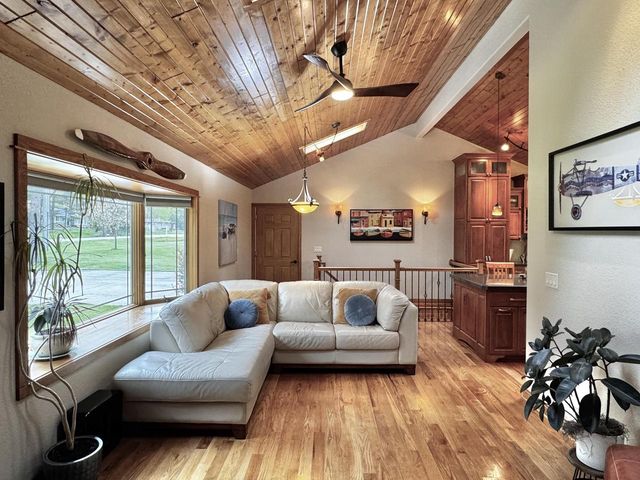 N64W34206 Bayview ROAD, Oconomowoc, WI 53066
