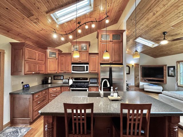 N64W34206 Bayview ROAD, Oconomowoc, WI 53066