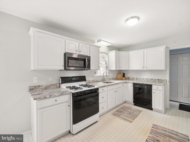 115 CLARION DR, Douglassville, PA 19518