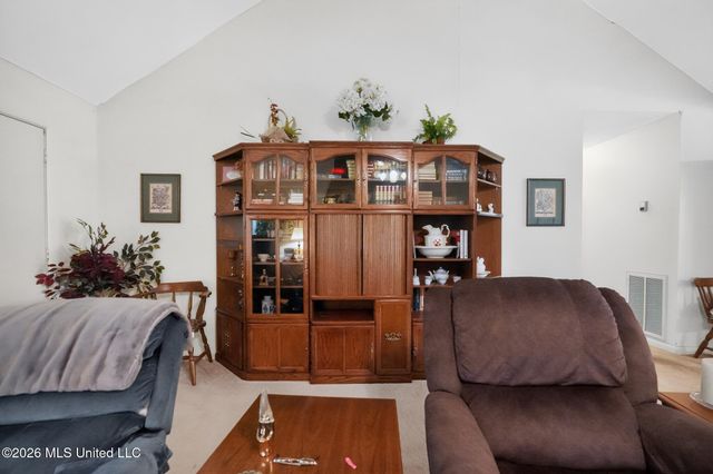 6077 N Mcraven Road, Jackson, MS 39209