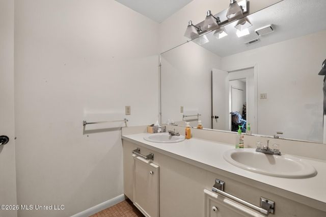 6077 N Mcraven Road, Jackson, MS 39209