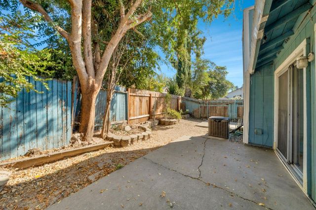 122 Saginaw Cir, Sacramento, CA 95833