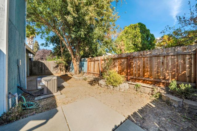 122 Saginaw Cir, Sacramento, CA 95833