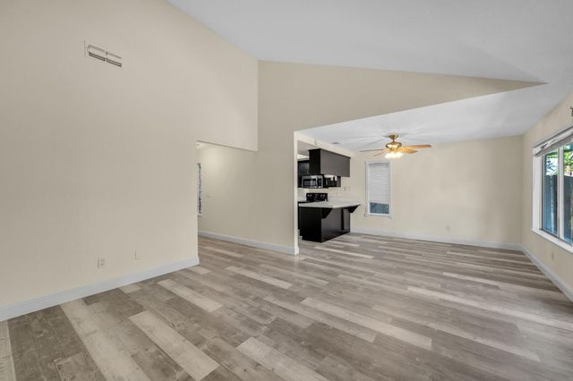 122 Saginaw Cir, Sacramento, CA 95833