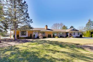 21900 N Rainbow Road, Deer Park, IL 60010