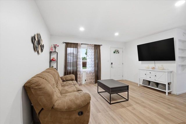 6800 Ohio AVENUE, Milwaukee, WI 53219