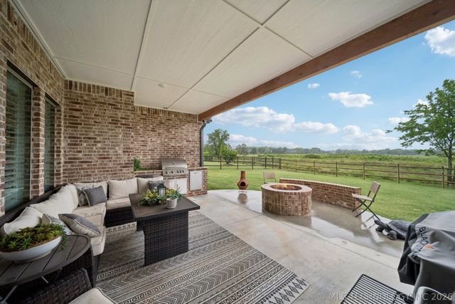 19104 E Beecher Court, Owasso, OK 74055