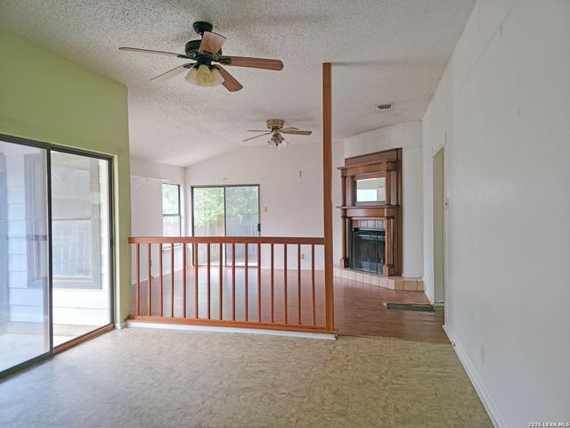 13203 Larkplace Dr, San Antonio, TX 78233