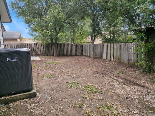 13203 Larkplace Dr, San Antonio, TX 78233